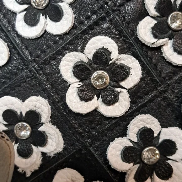Ameri leather Black & White leather Handbag With Flowers And Diamonds - Picture 3 of 15